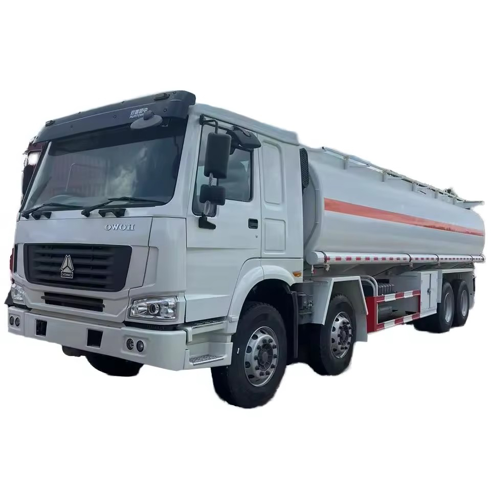 SINOTRUK HOWO 8x4 Camion-citerne De Carburant - Transport Et Ravitaillement De P&eacute;trole 35T