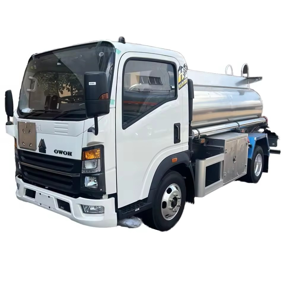 Camion R&eacute;servoir De Carburant D'alliage D'aluminium HOWO 5000L, Transporteur D'