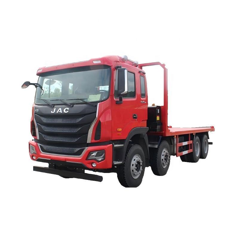 Un Camion &agrave; Virure Multifonctionnel 8x4 Et Un V&eacute;hicule De Transport De Conteneurs De 2