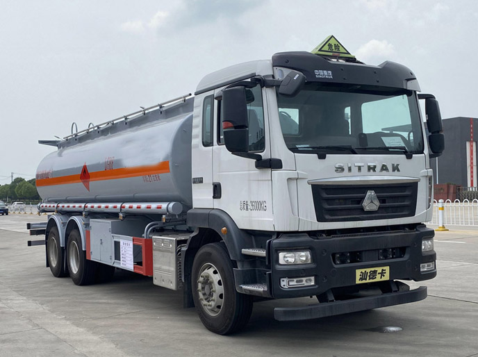 Les Clients Nig&eacute;rians Ont Visit&eacute; Notre Entreprise Pour Inspecter Les Camions-citernes 
